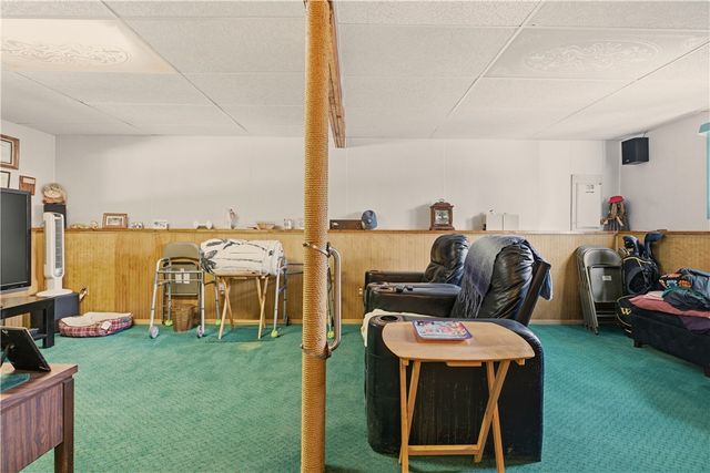 23 Indian Hill Circle, Middletown, RI 02842