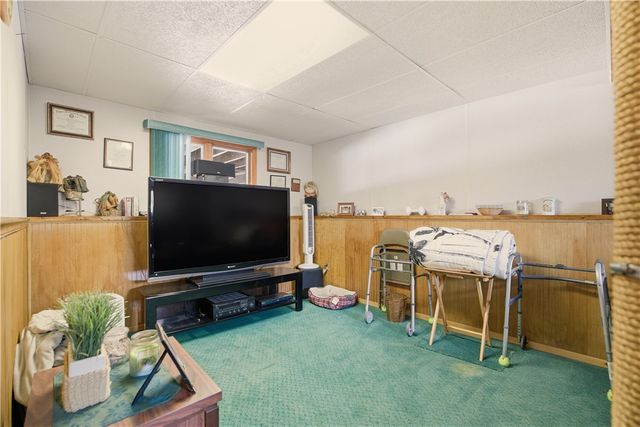 23 Indian Hill Circle, Middletown, RI 02842