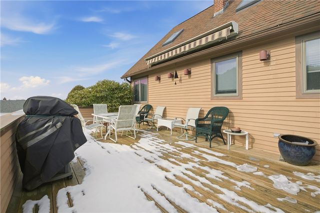 23 Indian Hill Circle, Middletown, RI 02842