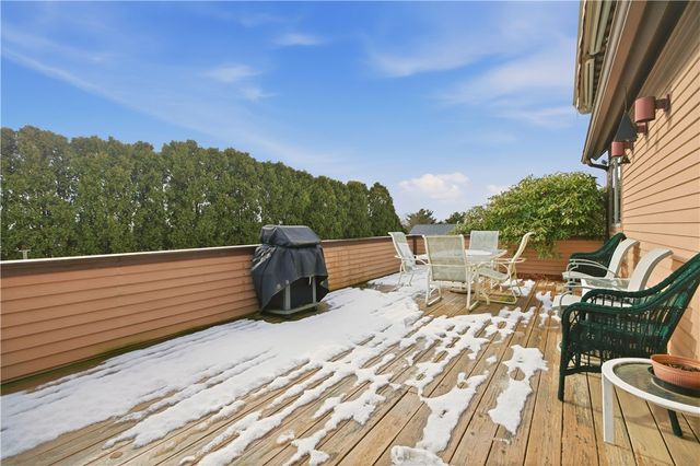 23 Indian Hill Circle, Middletown, RI 02842