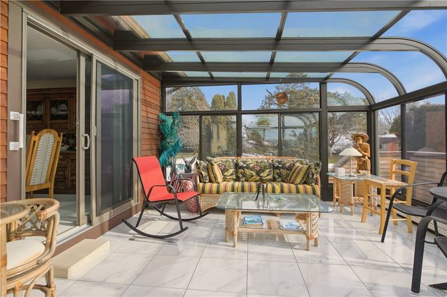 23 Indian Hill Circle, Middletown, RI 02842