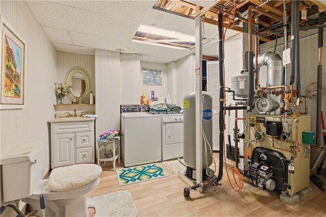 23 Indian Hill Circle, Middletown, RI 02842