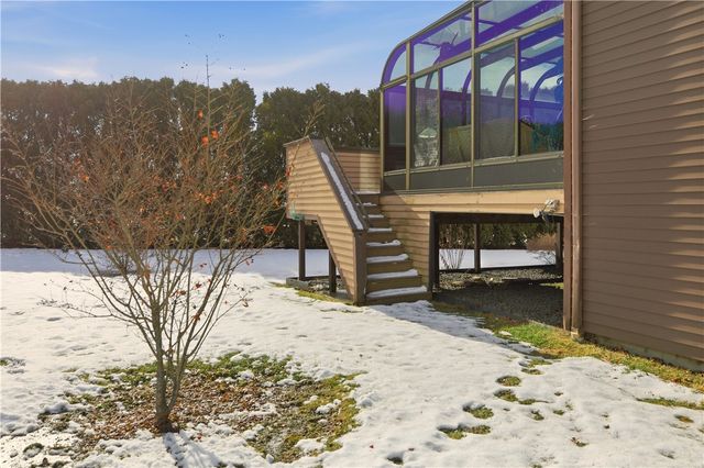 23 Indian Hill Circle, Middletown, RI 02842