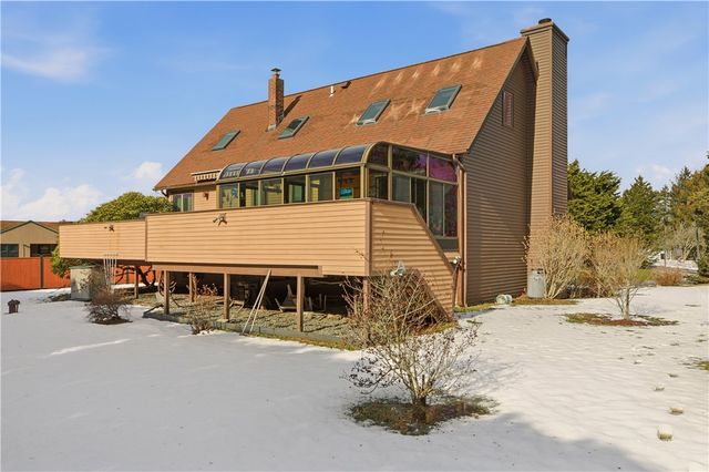 23 Indian Hill Circle, Middletown, RI 02842