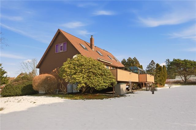 23 Indian Hill Circle, Middletown, RI 02842