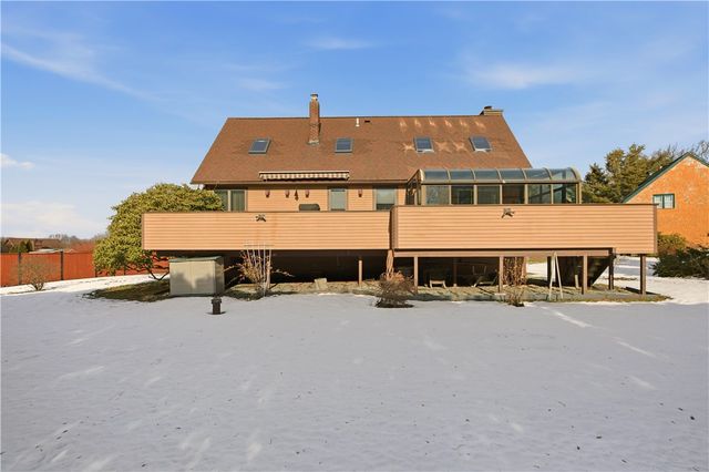 23 Indian Hill Circle, Middletown, RI 02842