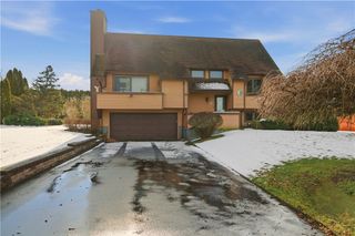 23 Indian Hill Circle, Middletown, RI 02842