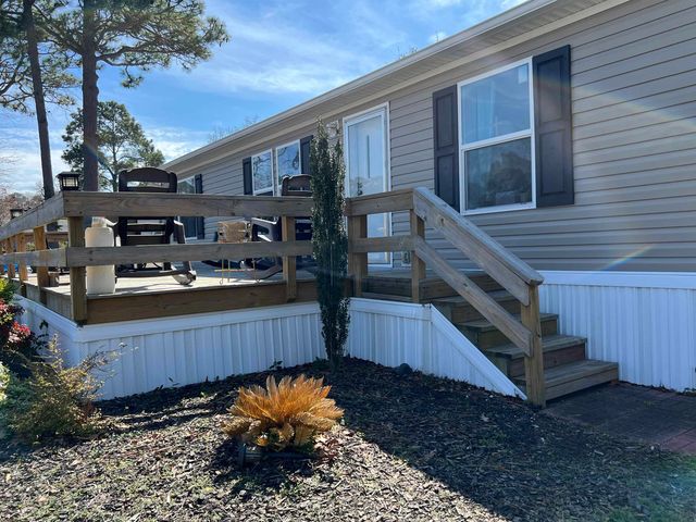 1617 Crystal Lake Dr., Surfside Beach, SC 29575