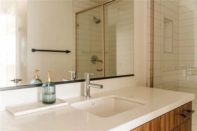 5623 N Bella Blanco, North Hollywood, CA 91601