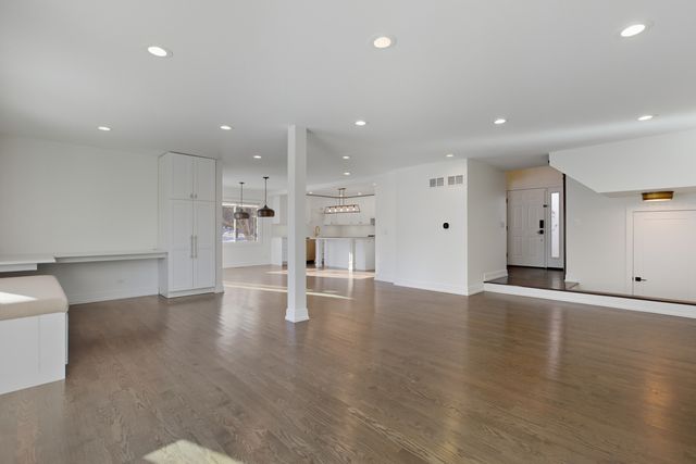 105 Yarrow Court, Rolling Meadows, IL 60008