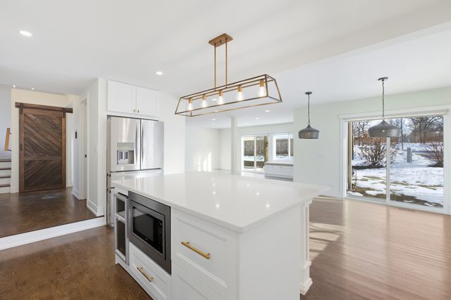 105 Yarrow Court, Rolling Meadows, IL 60008