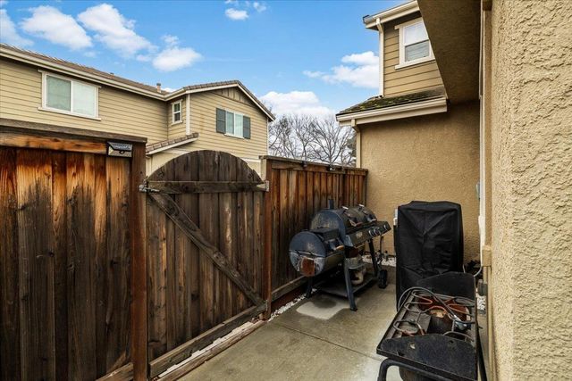 116 Crystalwood Way, Lincoln, CA 95648