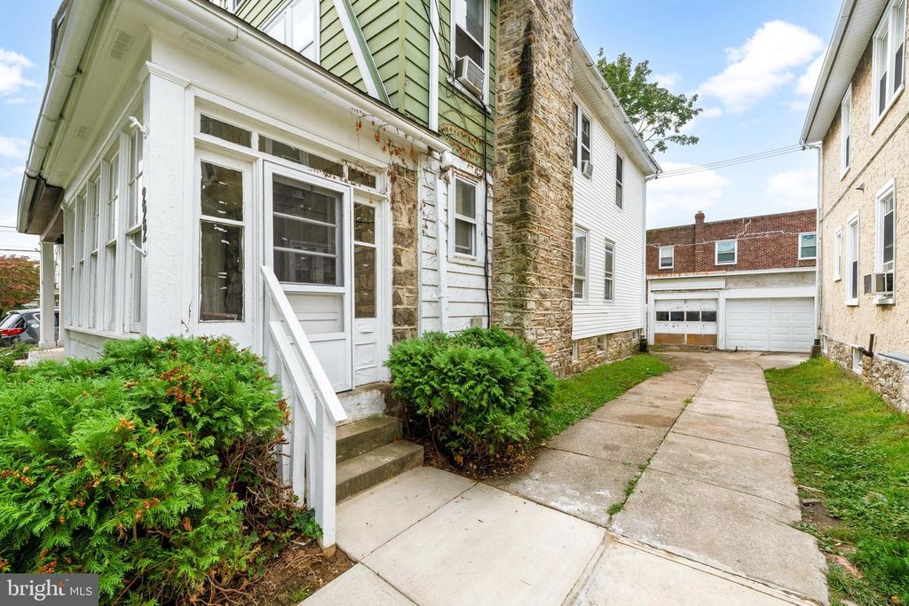 222 BURMONT RD, Drexel Hill, PA 19026