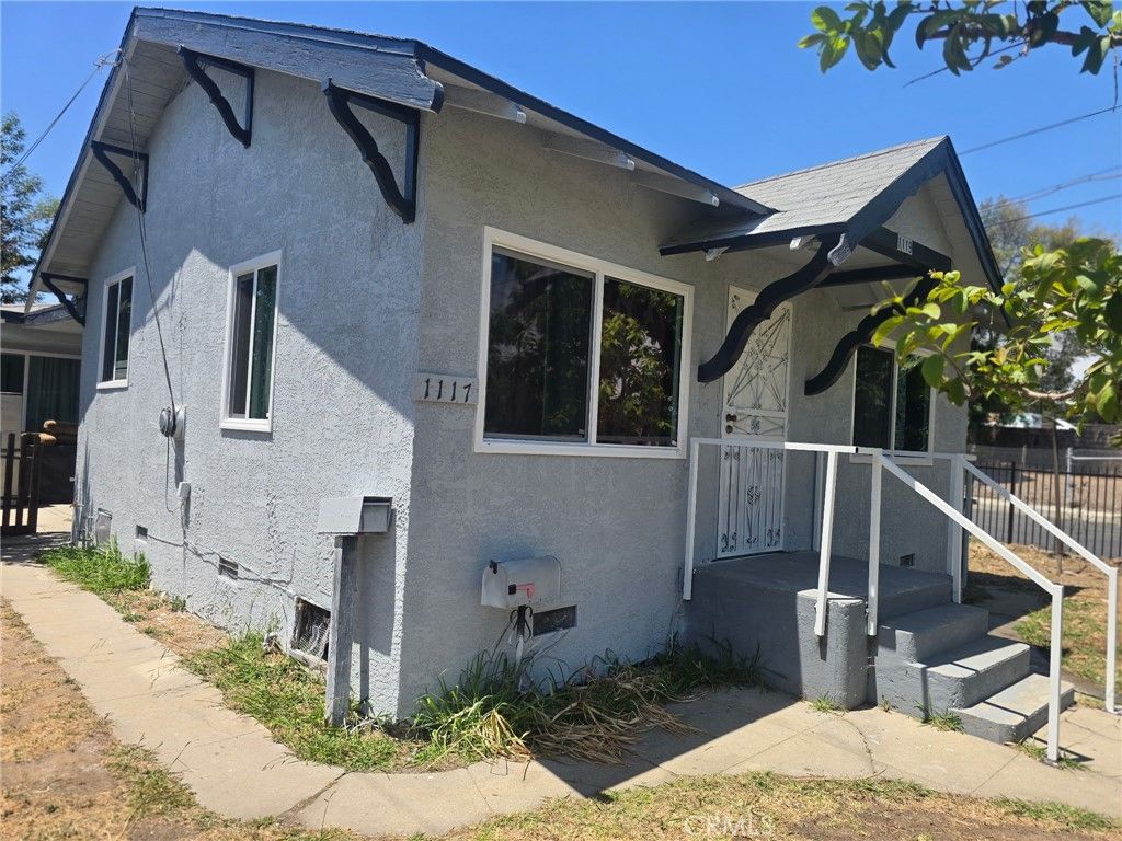 Image 1 of property listing at 1119 Calzona, Los Angeles, CA 90023