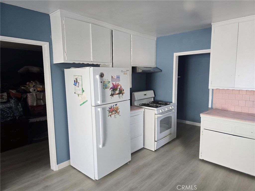 Image 14 of property listing at 1119 Calzona, Los Angeles, CA 90023
