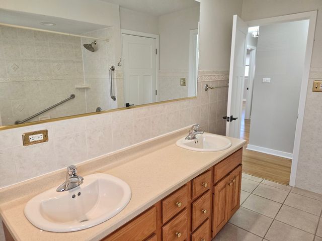 15251 Colina Avenue, Oak Forest, IL 60452