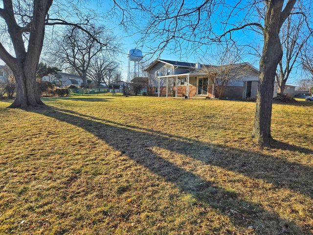 15251 Colina Avenue, Oak Forest, IL 60452