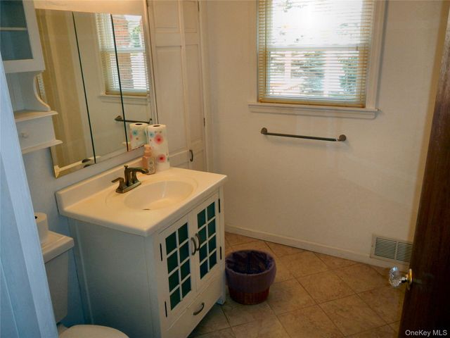 1005 Thompson Drive, Bay Shore, NY 11706