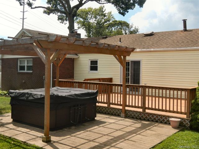 1005 Thompson Drive, Bay Shore, NY 11706