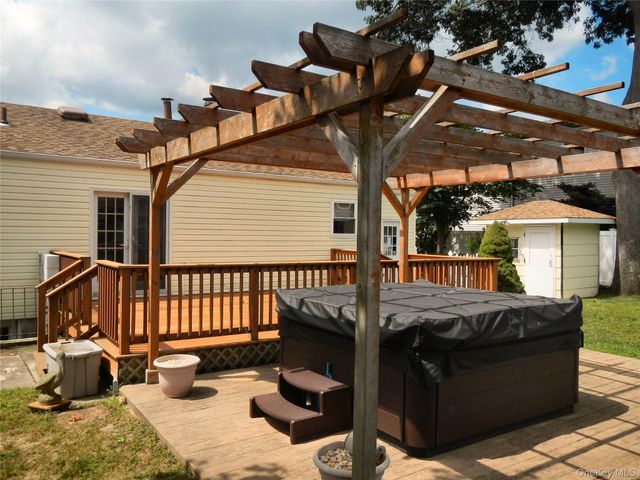 1005 Thompson Drive, Bay Shore, NY 11706