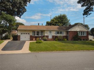 1005 Thompson Drive, Bay Shore, NY 11706