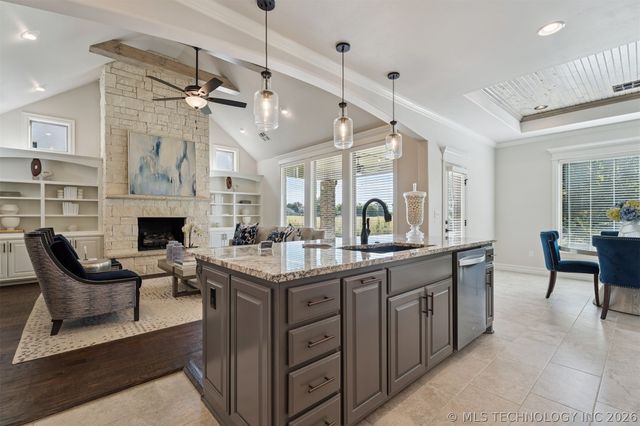 2705 W Twin Oaks Street, Broken Arrow, OK 74012