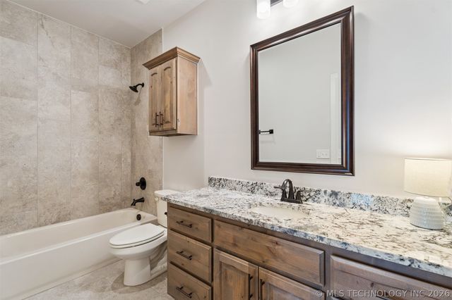 2705 W Twin Oaks Street, Broken Arrow, OK 74012