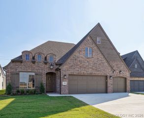 2705 W Twin Oaks Street, Broken Arrow, OK 74012