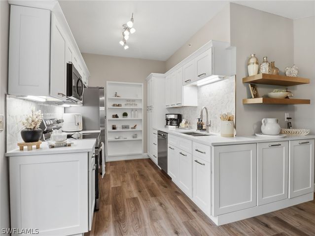 88 Silver Oaks CIR 4-101, Naples, FL 34119