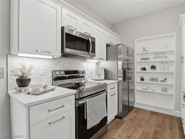 88 Silver Oaks CIR 4-101, Naples, FL 34119