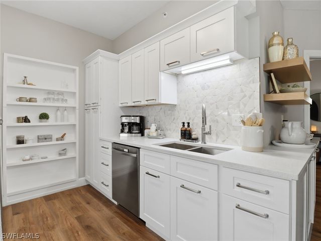 88 Silver Oaks CIR 4-101, Naples, FL 34119