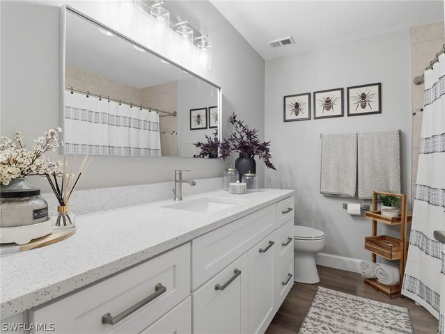 88 Silver Oaks CIR 4-101, Naples, FL 34119