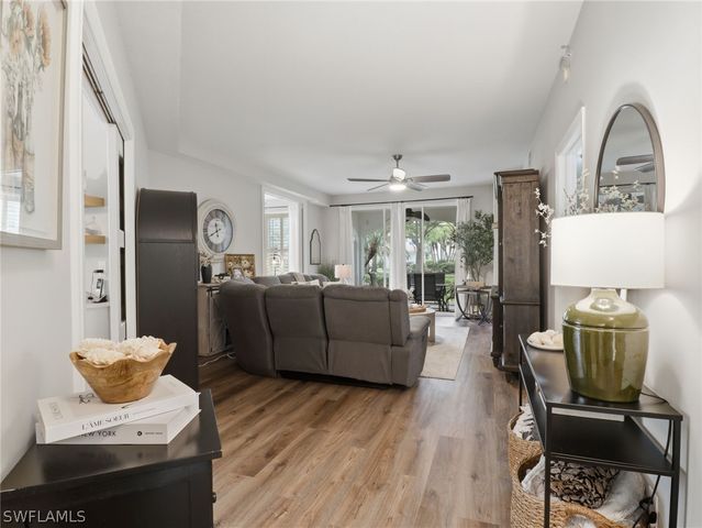 88 Silver Oaks CIR 4-101, Naples, FL 34119