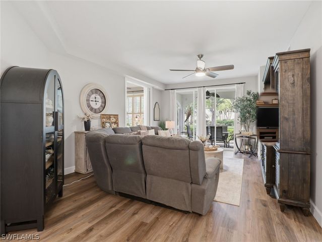 88 Silver Oaks CIR 4-101, Naples, FL 34119