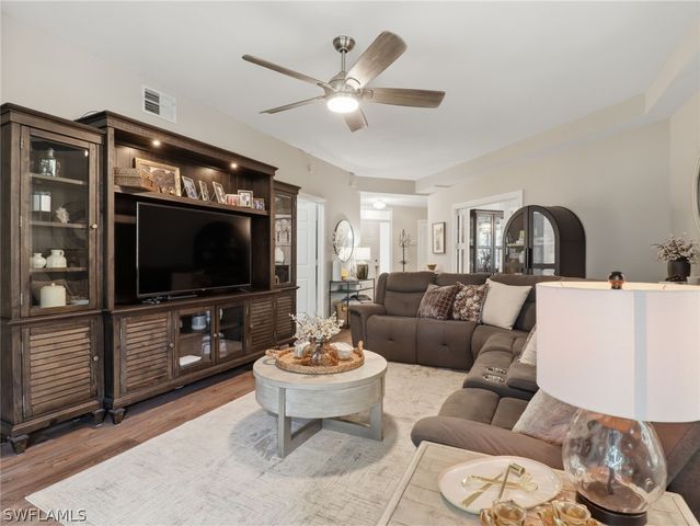 88 Silver Oaks CIR 4-101, Naples, FL 34119