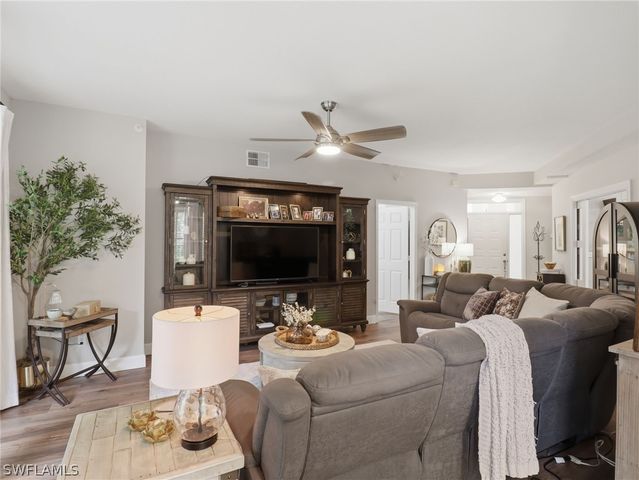 88 Silver Oaks CIR 4-101, Naples, FL 34119