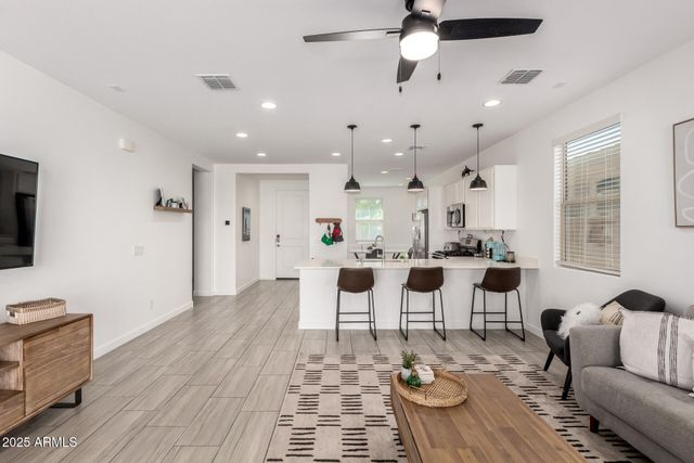 9004 W SOLANO Drive, Glendale, AZ 85305