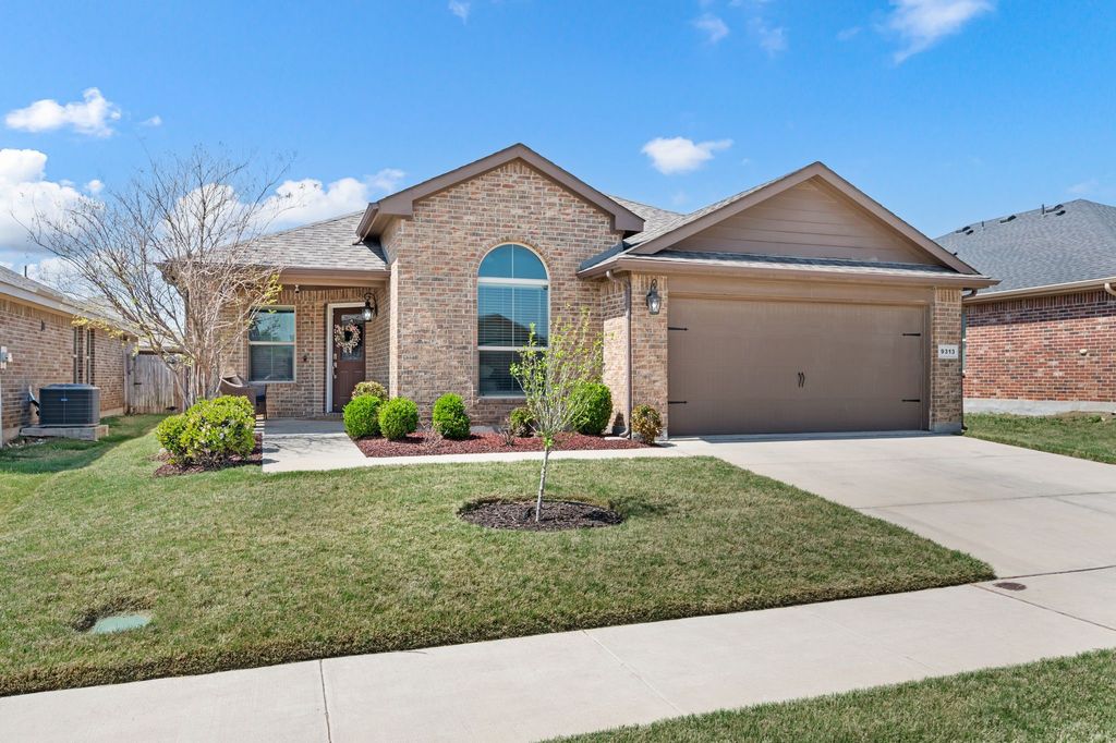 9313 Herringbone Drive, Fort Worth, TX 76131