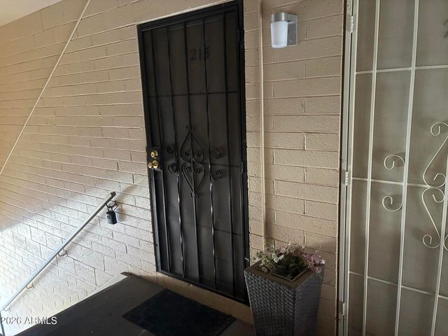 2635 W Rose Lane B-215, Phoenix, AZ 85017