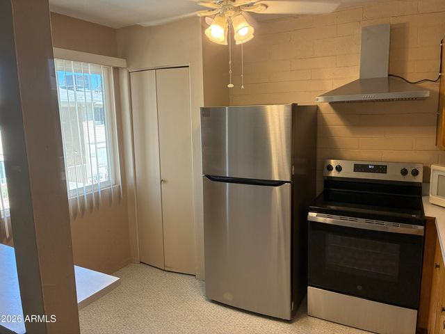 2635 W Rose Lane B-215, Phoenix, AZ 85017