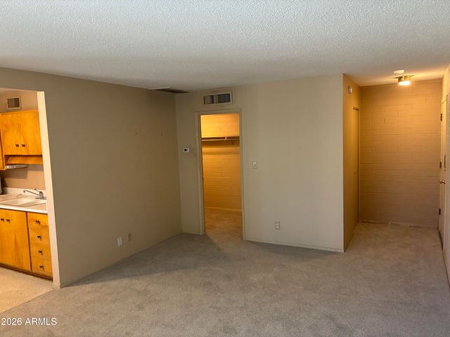 2635 W Rose Lane B-215, Phoenix, AZ 85017