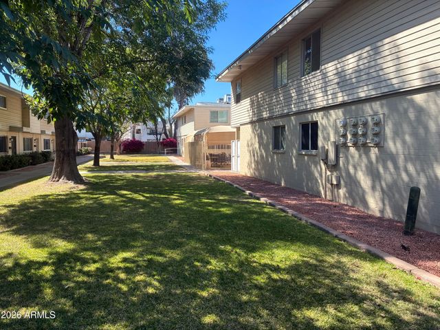 2635 W Rose Lane B-215, Phoenix, AZ 85017