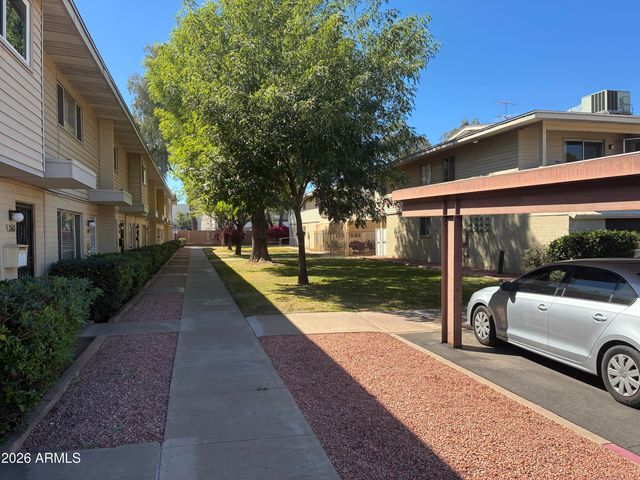 2635 W Rose Lane B-215, Phoenix, AZ 85017
