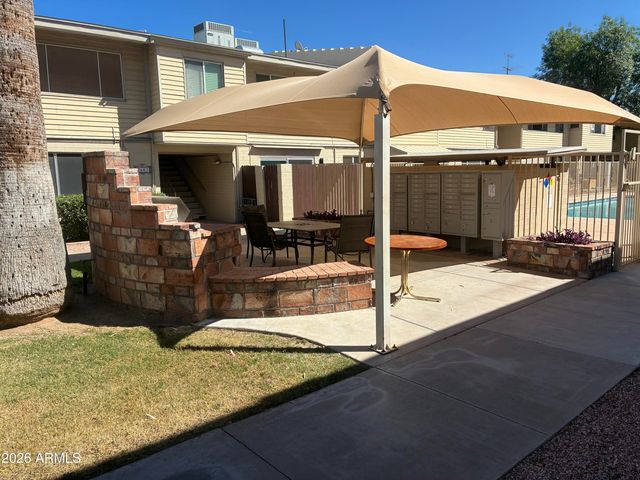 2635 W Rose Lane B-215, Phoenix, AZ 85017