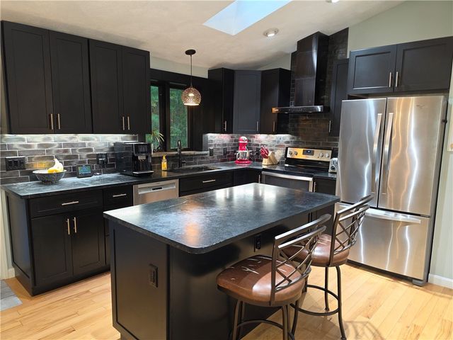 28 Hartford Pike, Foster, RI 02825