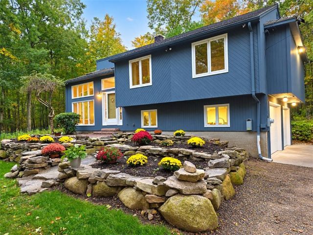 28 Hartford Pike, Foster, RI 02825