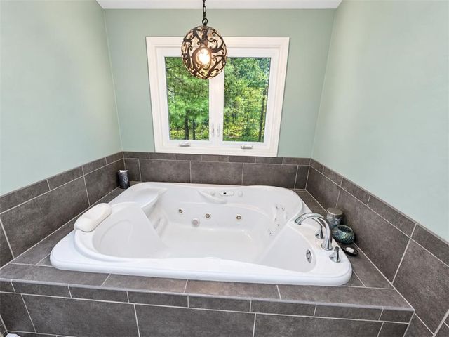 28 Hartford Pike, Foster, RI 02825