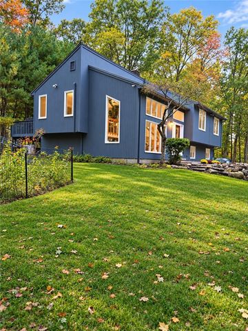 28 Hartford Pike, Foster, RI 02825