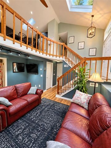 28 Hartford Pike, Foster, RI 02825