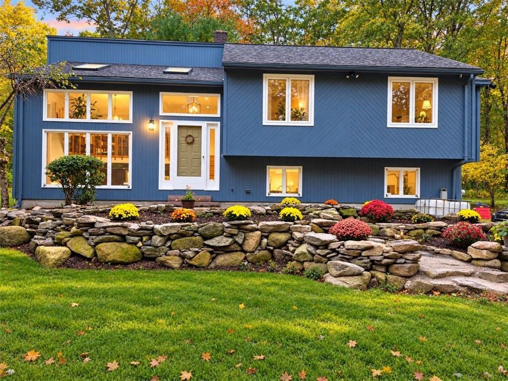 28 Hartford Pike, Foster, RI 02825